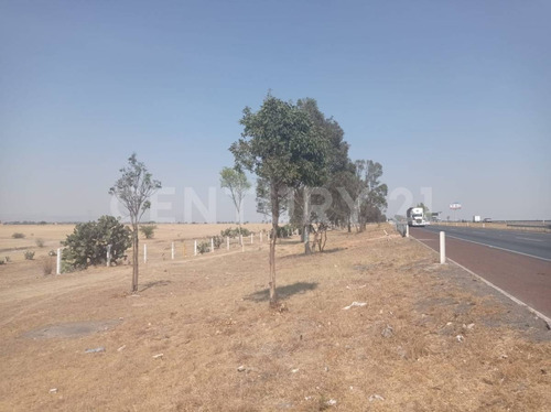 Venta De Terreno En Autopista Querétaro México El Cazadero San Juan Del Rio Qro.