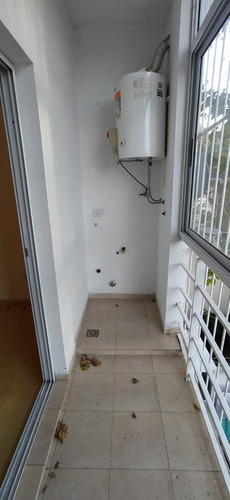 Venta Departamento 2 Amb En Excelente Estado. Ubicado En Calle San Luis Nº 1431 E/ O´higgins Y Martin Rodriguez.