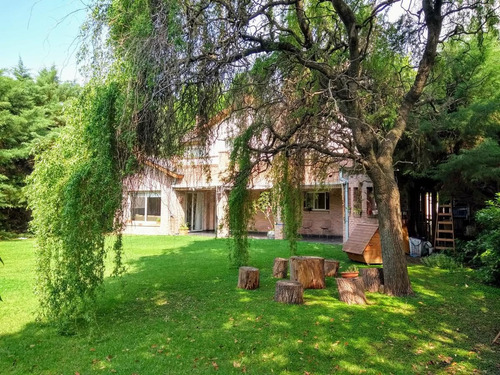 Muy Buena Casa En Bermudas Barrio Cerrado Lote Interno En Boulevard. Parte Ladrillo Visto.