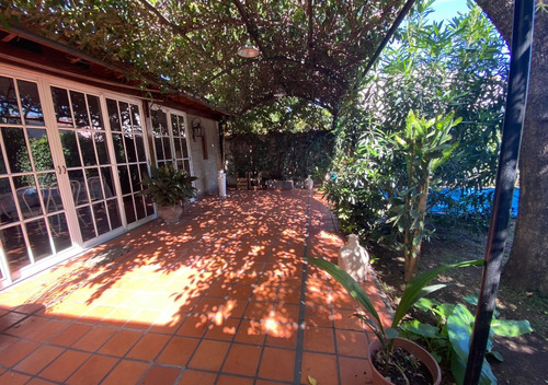 Venta Casa Hurlingham Iglesia 4 Dorm Jardín Quincho Pileta