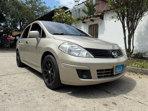 Nissan Tiida Mío Automático Cuero 2012