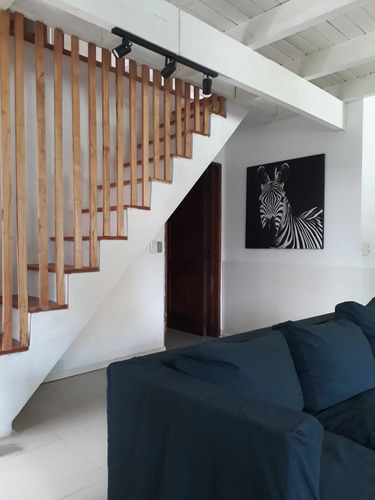 Muy Linda Casa 5 Ambientes. Excelente Ubicación