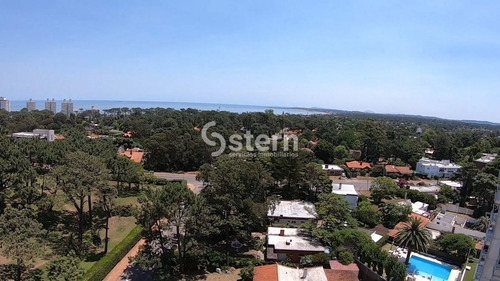 Imagen 7 de 15 de Departamento En Venta De 2 Dormitorios Y 2 Baños Completos En Punta Del Este