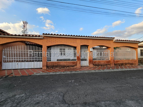 Linda Casa En Venta Urb Los Sauces Prolongación Av Aragua 25-18599 Hc