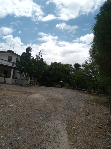 Vendo Enorme Casa De Dos Nivel En Santiago A Una Esquina De La Circunvalación Norte, República Dominicana