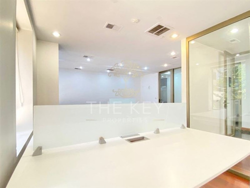 Imagen 15 de 24 de Oficina Arriendo 14 Espacios De Trabajo - El Golf Las Condes