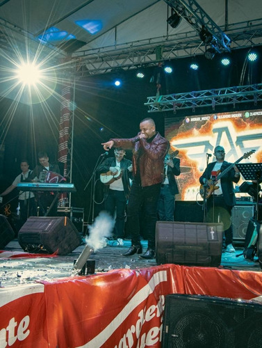 Imagen 8 de 9 de Cantante Crossover En Vivo - Agrupación