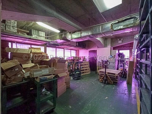 Amplio Local Comercial, Ideal Para Deposito O Centro De Despacho En Venta - Urb. Los Cortijos De Lourdes