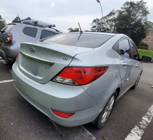 Hyundai Accent 1.6 Premium Automática
