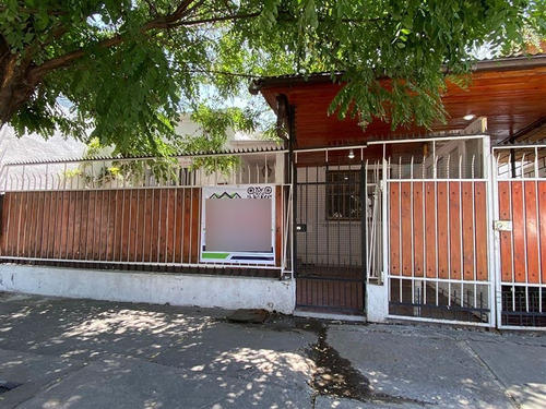 Casa En Venta De 3 Dorm. En Recoleta