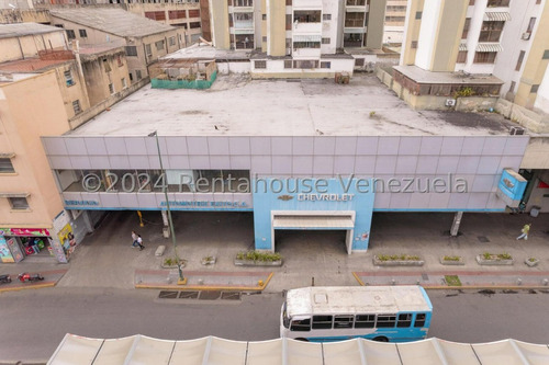 Local Edificio Comercial En Alquiler A Pie De Calle En La Av Nueva Granada Ideal Para Concesionarios Automotriz Industria Empresa De Trayectoria Con Estacionamiento Privado Av Roosvelt Centro 24-20825