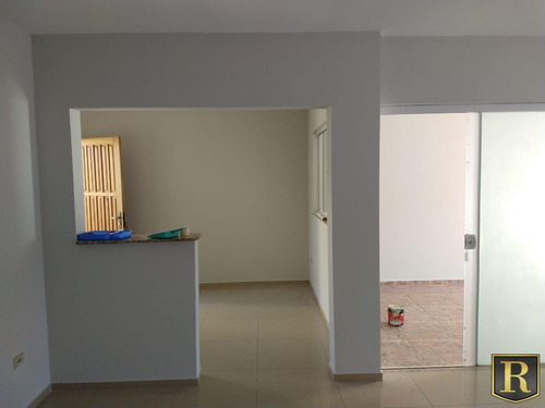 Casa Para Venda Em Guarapuava, Santa Cruz, 3 Dormitórios, 1 Suíte, 2 Banheiros, 1 Vaga - _2-1030598