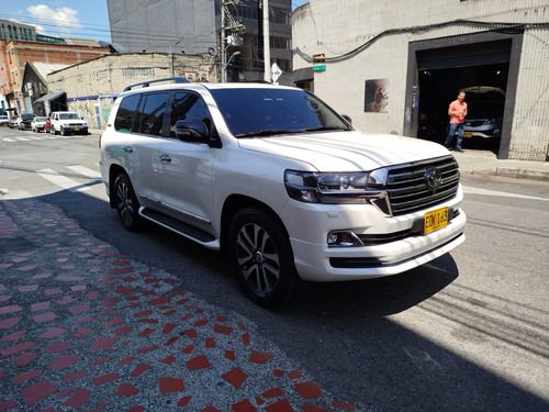 Toyota Land Cruiser 4.5 excalibur lc200 diesel