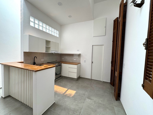 Venta Casa Departamento De Pasillo De Dos Dormitorios Rosario Centro