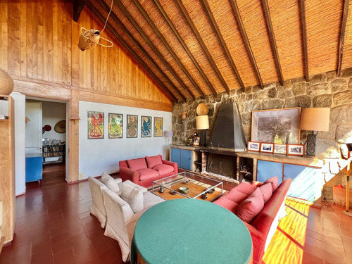 Interesante Casa En Venta En Zapallar Con Mucho Potencial