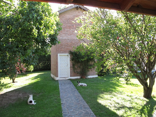 Casaquinta Chalet Tradicional En Dos Plantas En Venta