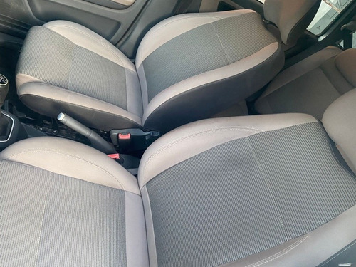 Imagen 12 de 13 de Volkswagen Suran 2010 1.6 Trendline 11b