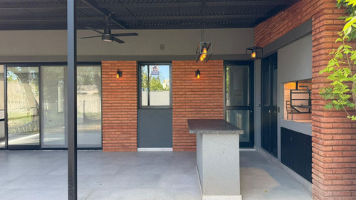 Venta Casa 3 Dormitorios Bella Vista Con Cochera