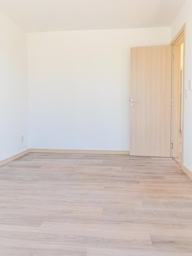 Venta De Apartamento 1 Dormitorio Con Terraza Y Parrillero En Tres Cruces