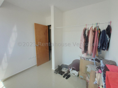 Moderno Apartamento En Venta Concepto Amerciano Remodelado Conjunto Privado Las Carolinas Turmero Vigilancia Pozo Estef 24-3492
