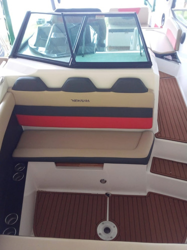 Lancha Ventura 300 Crossover