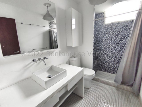 En Venta Moderno Apartamento Remodelado, Bien Distribuido, Cocina De Ultima Generación, Ubicado En Chuao, Edificio Con Rápido Acceso A Vías Principalesvi Mls #25-902