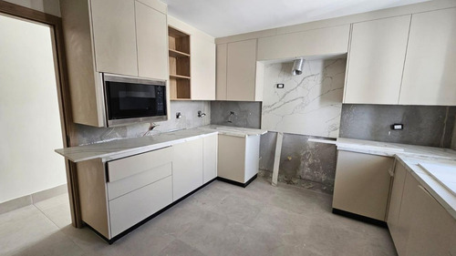 Apartamento En Venta Listo A Estrenar En Naco, Santo Domingo, 3 Habitaciones, Torre Moderna Con Área Social