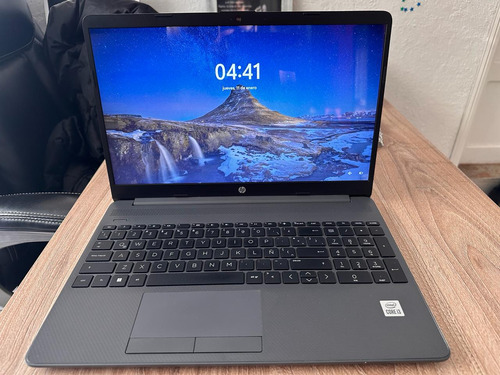 Computadora Laptop Hp 15.6 Pulgadas 8gb Ram 256 Ssd (Usado)