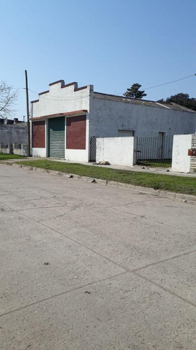 Casa En Venta - 3 Dormitorios 2 Baños 4 Cocheras - 600mts2 - Mechongue
