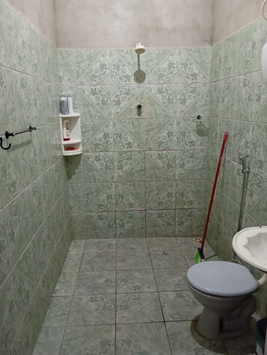 Pequeno Sítio Com Uma Casa De Dois Quartos, Sala, Cozinha