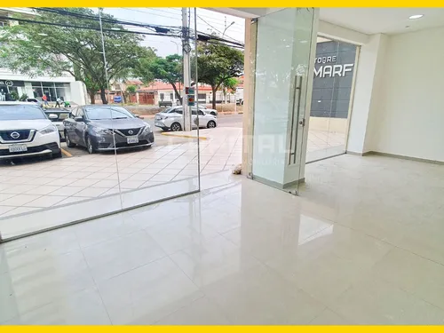 Sobre Avenida Alemana Local En Alquiler Con Amplia Vidriera