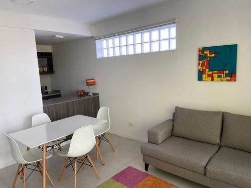 Imagen 2 de 13 de Departamento - Área Centro Este