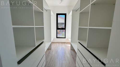 Venta Casa - Barrio Privado Santa Emilia / Pilar Del Este