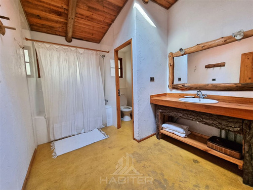 Casa En Arriendo De 8 Dorm. En El Quisco