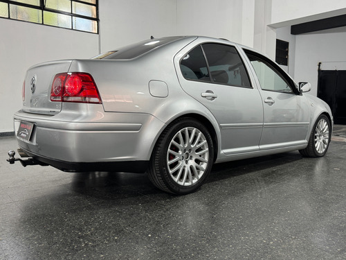 Volkswagen Bora 1.8 Highline T 180cv Cuero