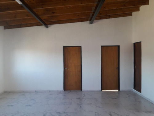 Casa En Venta - 2 Dormitorios 3 Baños - Cochera - 230mts2 - La Plata