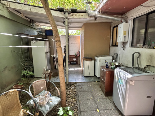 2 Locales Comerciales + Casa De 2 Pisos Con Jardín
