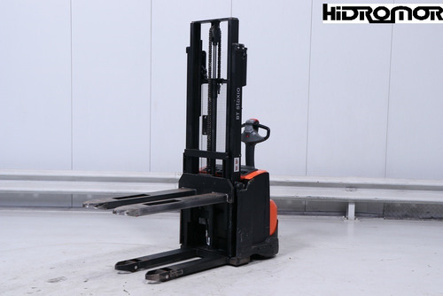 Apilador Bt Toyota Swe100 Torre 2.90mts