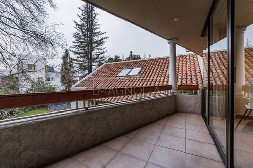 Casa En Venta De 6 Dorm. En Lo Barnechea