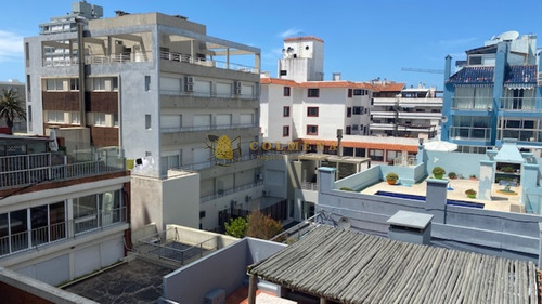 Apartamento De 1 Dormitorio En Peninsula A Una Cuadra De La Rambla Mansa.- Ref: 3556