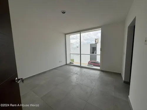 Casa De 4 Recámaras Con 1 En Planta Baja - Venta. El Mirador