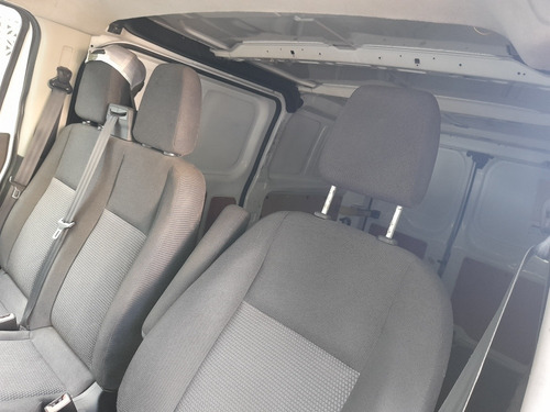 Imagen 4 de 10 de Ford Transit 2015 2.2 Van Corta Techo Bajo Aa Custom Mt