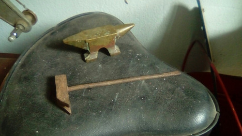 Antiguo Yunque Bronce Miniatura De Relojero