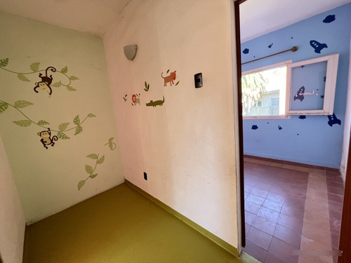 Alquiler De Lindo Apartamento. Peñarol, 3 O 4 Dormitorios, Estufa A Leña, Muy Luminoso Y De Buen Tamaño!