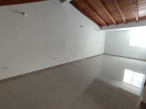Imagen 14 de 15 de As En Venta Casa Casi Terminada En Solar De La Castellana As