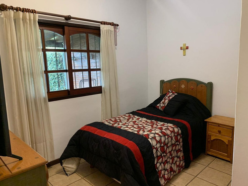 Imagen 6 de 25 de Casa Con Cuatro Dormitorios, Jardin Y Piscina.