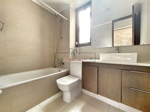 Casa En Venta De 6 Dorm. En Lo Barnechea