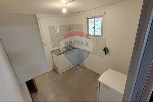 Casa Con Amplio Jardín Y Buena Conectividad