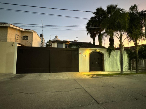 En Venta Espectacular Residencia En Los Bosques