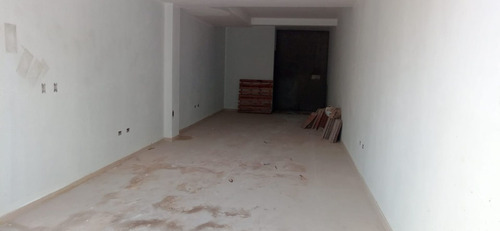 Venta Local Comercial Calle Azcuénaga, Gllén